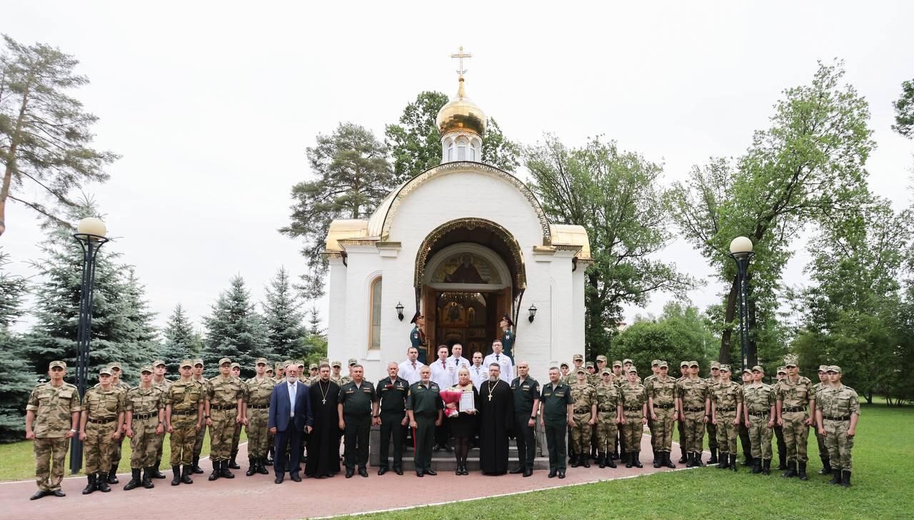 В главный военный клинический госпиталь Росгвардии  передали уникальные православные реликвии