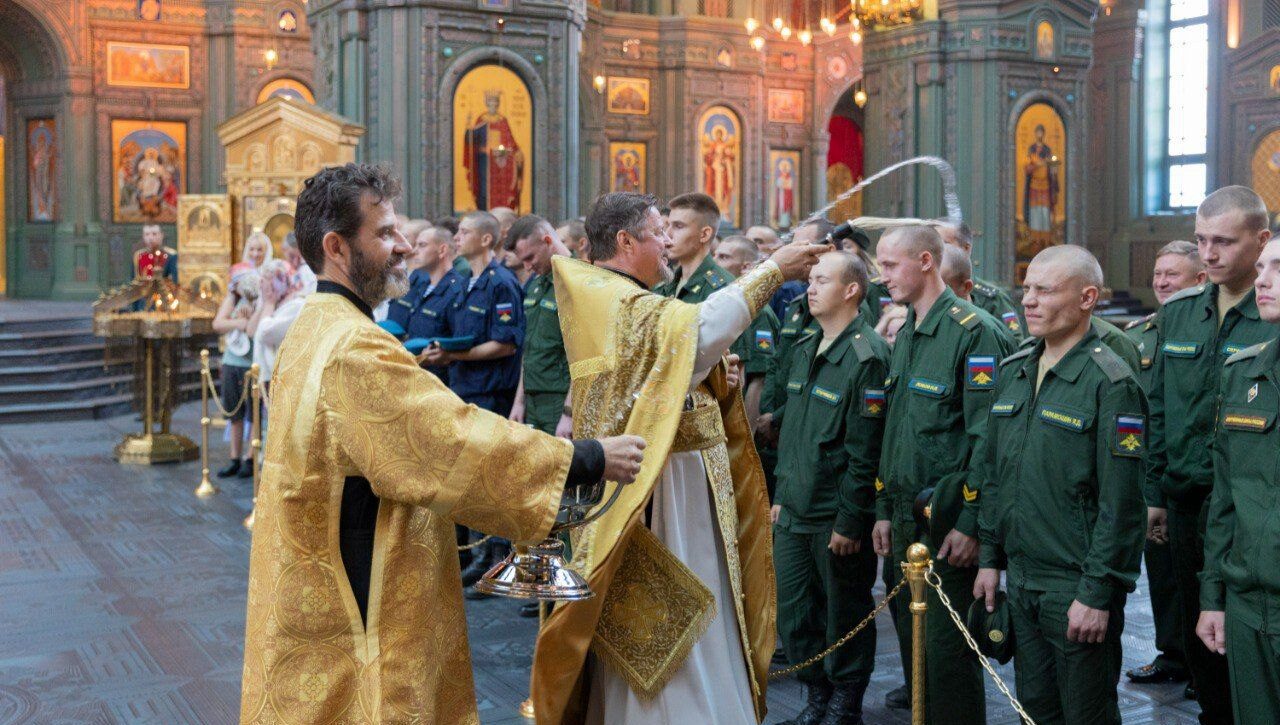 В Главном храме Вооруженных сил России состоялся молебен в честь 15-ой годовщины воссоздания института военных и морских священнослужителей