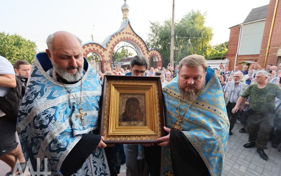 Казанскую икону Богородицы доставили в Мариуполь в рамках Всероссийского крестного хода