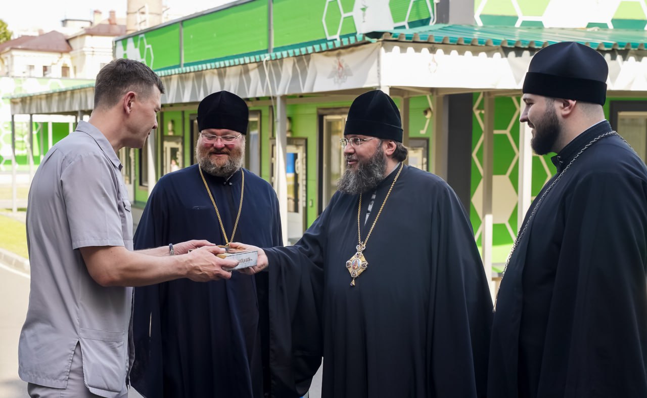 Викарий Нижегородской епархии епископ Сормовский Иннокентий посетил военный госпиталь в Нижнем Новгороде.