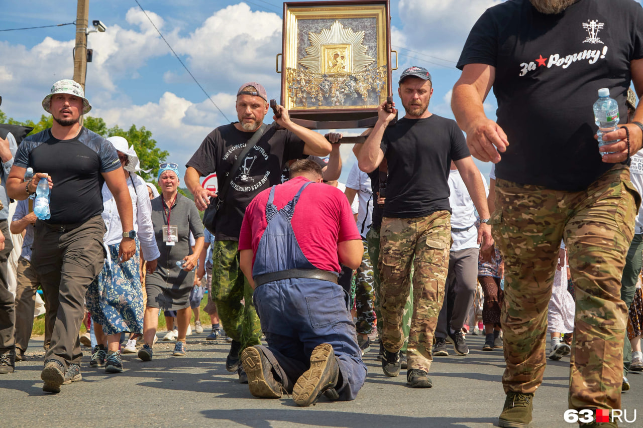 В самарском селе Ташла завершился традиционный многодневный крестный ход к чудотворному образу Пресвятой Богородицы «Избавительница от бед»