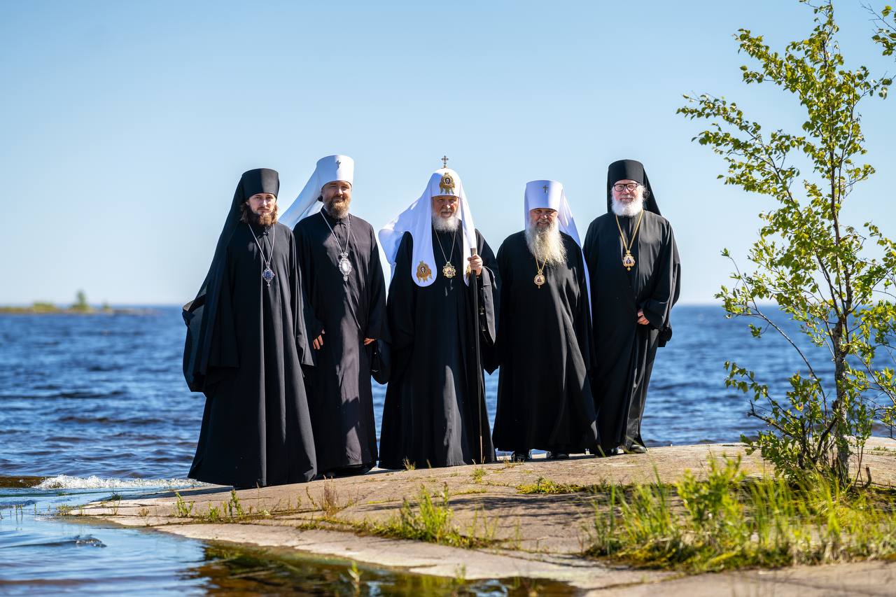 В канун дня памяти преподобных Сергия и Германа Валаамских, чудотворцев, Патриарх Кирилл совершил всенощное бдение в нижнем храме Спасо-Преображенского собора Валаамского монастыря