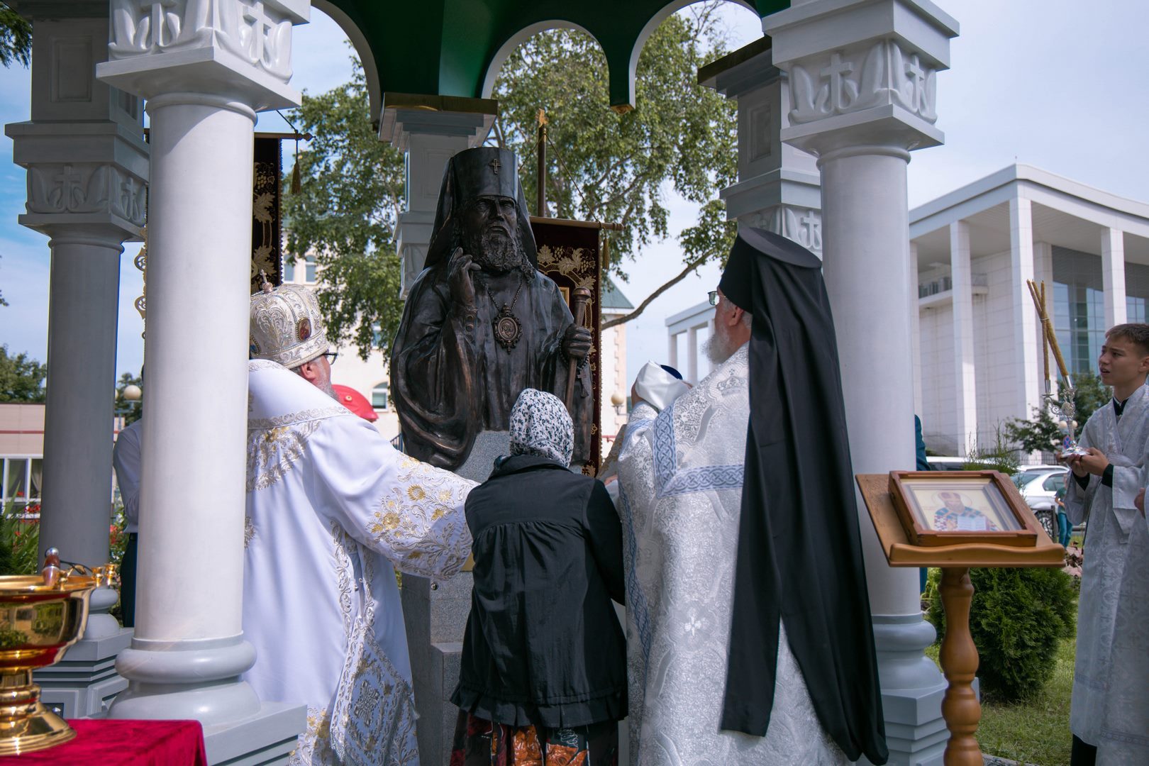 В Южно-Сахалинске установлен памятник равноапостольному Николаю Японскому