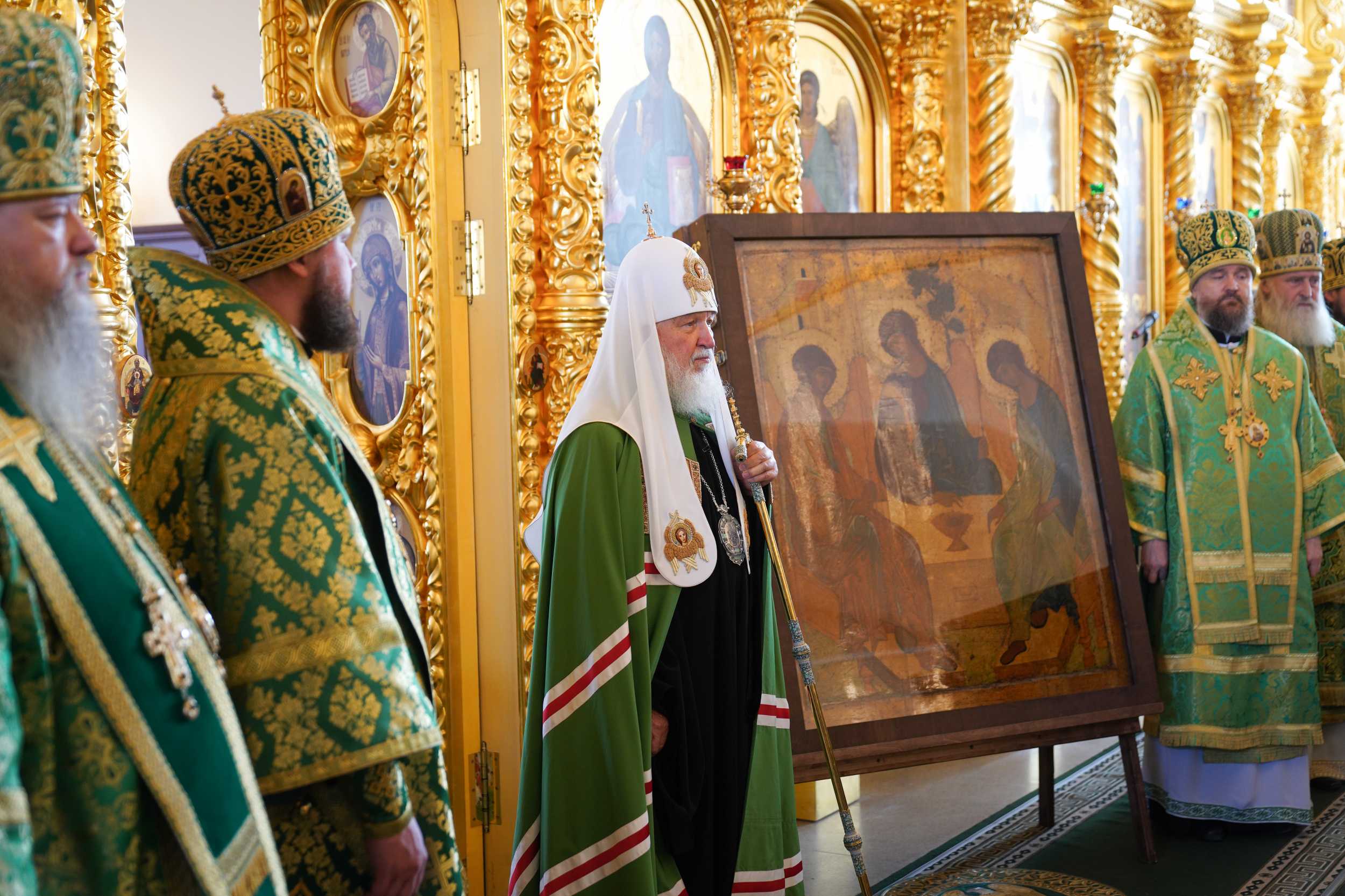 Патриарх Кирилл передал в дар Соловецкой обители копию иконы «Троица» преподобного Андрея Рублева