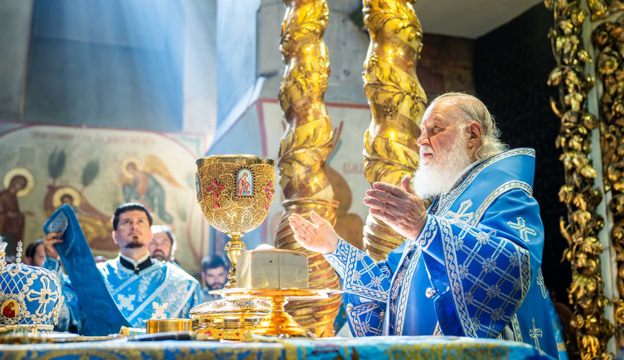 В праздник Донской иконы Божией Матери Предстоятель Русской Церкви совершил Литургию в Донском монастыре Москвы