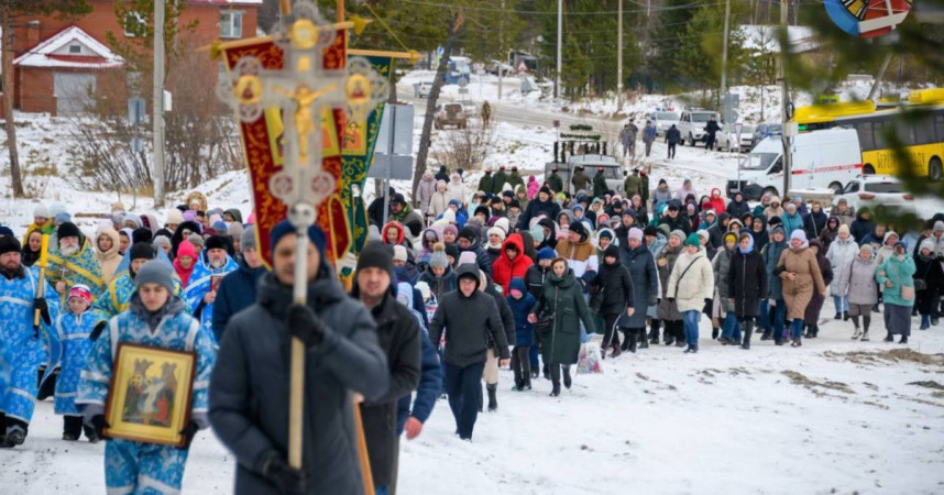 В канун Покрова в Ноябрьске прошли крестным ходом