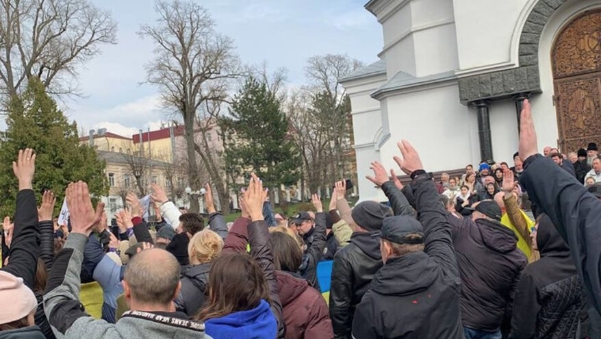 Киевская власть не станет наказывать радикалов, нападающих на храмы канонической Православной Церкви