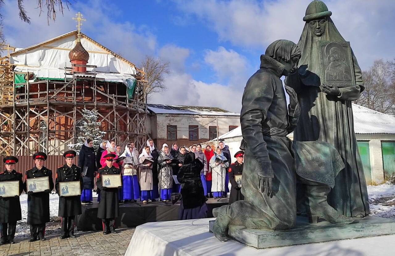 «Благословение матери»: в Переславле-Залесском открыли новую скульптурную композицию