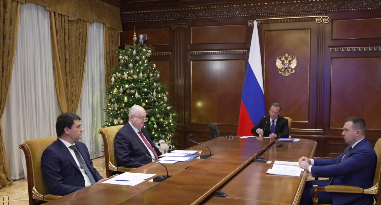 Этнические анклавы мигрантов в России могут стать рассадниками экстремизма, — отметил Дмитрий Медведев на совещании по проблемам миграции