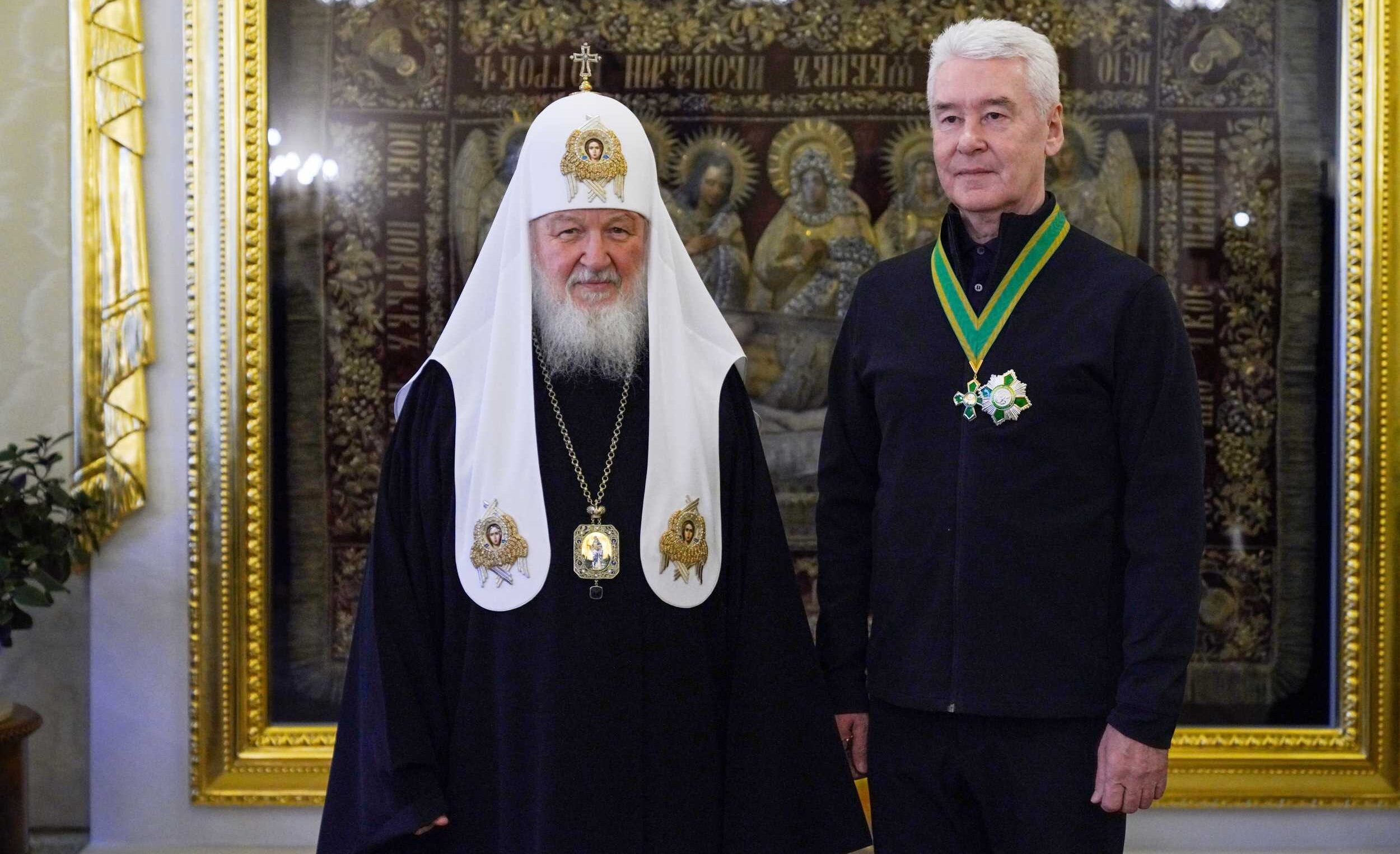 Во внимание к помощи Русской Православной Церкви Святейший Патриарх Кирилл вручил мэру российской столицы орден преподобного Сергия Радонежского II степени