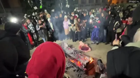 «Дошло до оккультных ритуалов»: Патриархия Грузии осудила оппозицию за сожжение гроба у здания парламента на акции протеста в Тбилиси