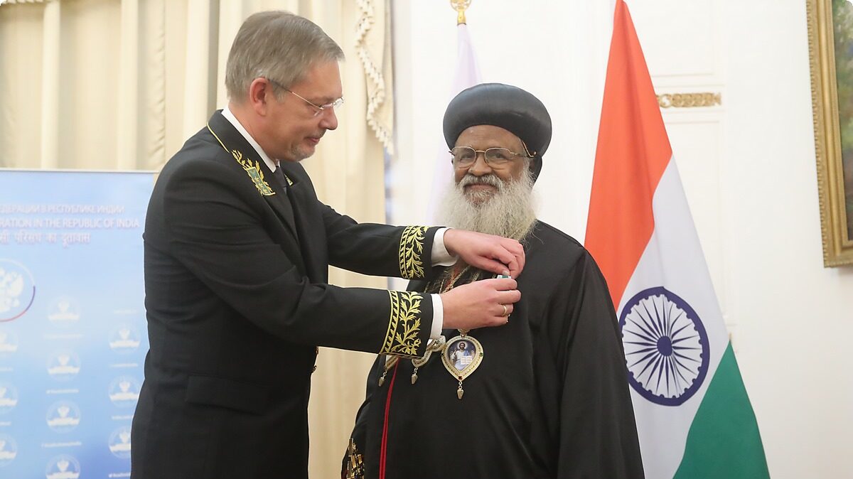 Предстоятелю Церкви Индии вручена государственная награда России
