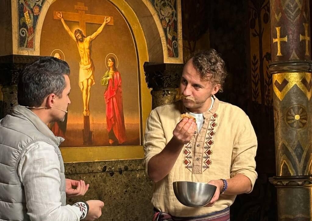 Украинский шеф-повар и ресторатор провел кулинарное шоу в Трапезной церкви Киево-Печерской лавры