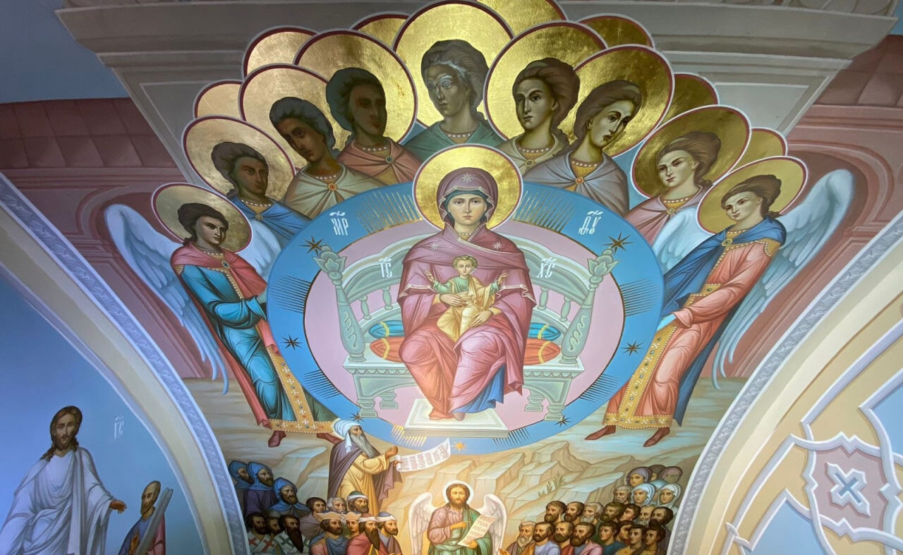 В Луганске открылся Свято-Петропавловский кафедральный собор, который отреставрировали приглашенные из Ивановской области мастера «Палехского иконостаса»