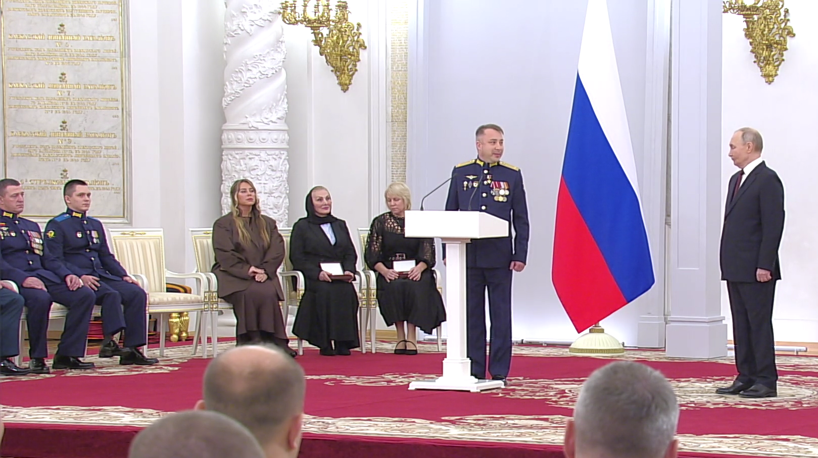 В День героев Отечества Владимир Путин вручил медали «Золотая Звезда» героям России