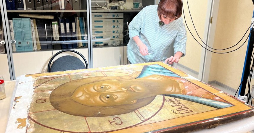 В музее «Кижи» завершилась реставрация иконы «Вседержитель»