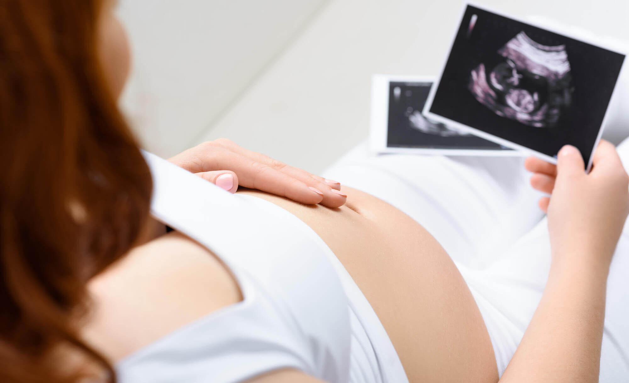 Декретный отпуск следует распространить на первый триместр беременности женщины, так как он является самым сложным, предложил Патриарх Кирилл