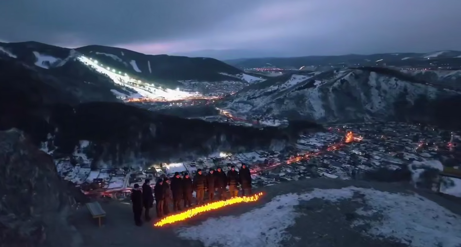 Красноярский хор исполнил песню на вершине Торгашинского хребта в память о снятии блокады Ленинграда