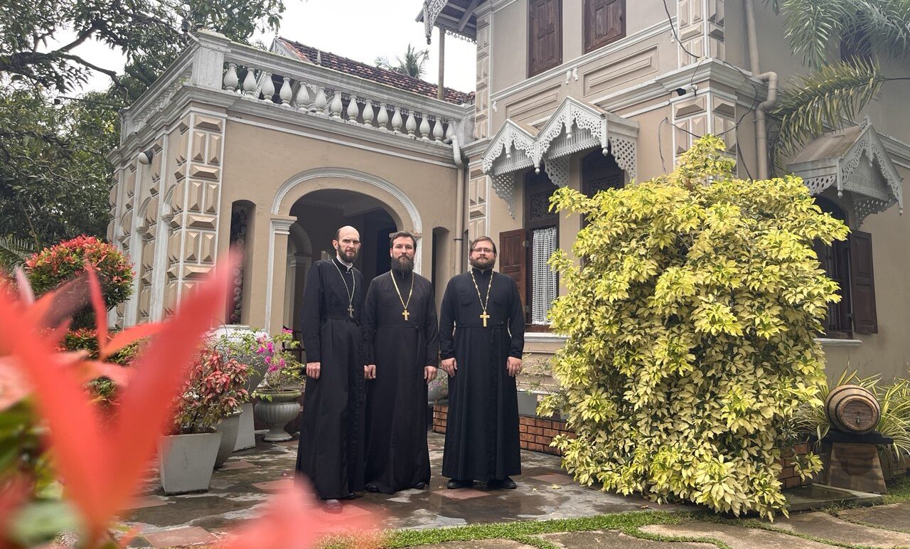 По благословению Патриарха Кирилла началась четвёртая миссионерская экспедиция представителей Русской Православной Церкви на островное государство Шри-Ланка в Южной Азии