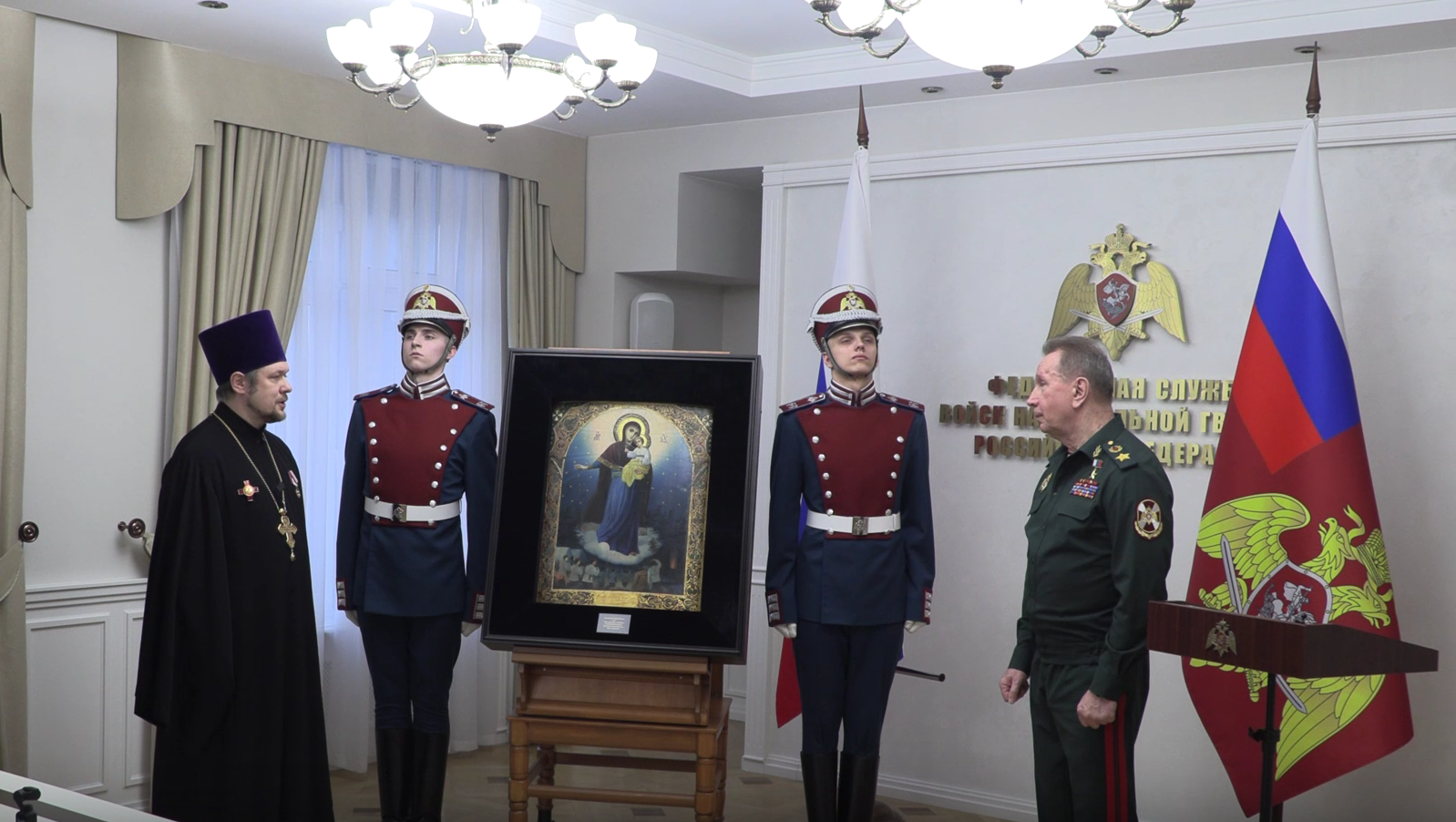 Директор Росгвардии передал настоятелю главного храма ведомства Августовскую икону Божией Матери
