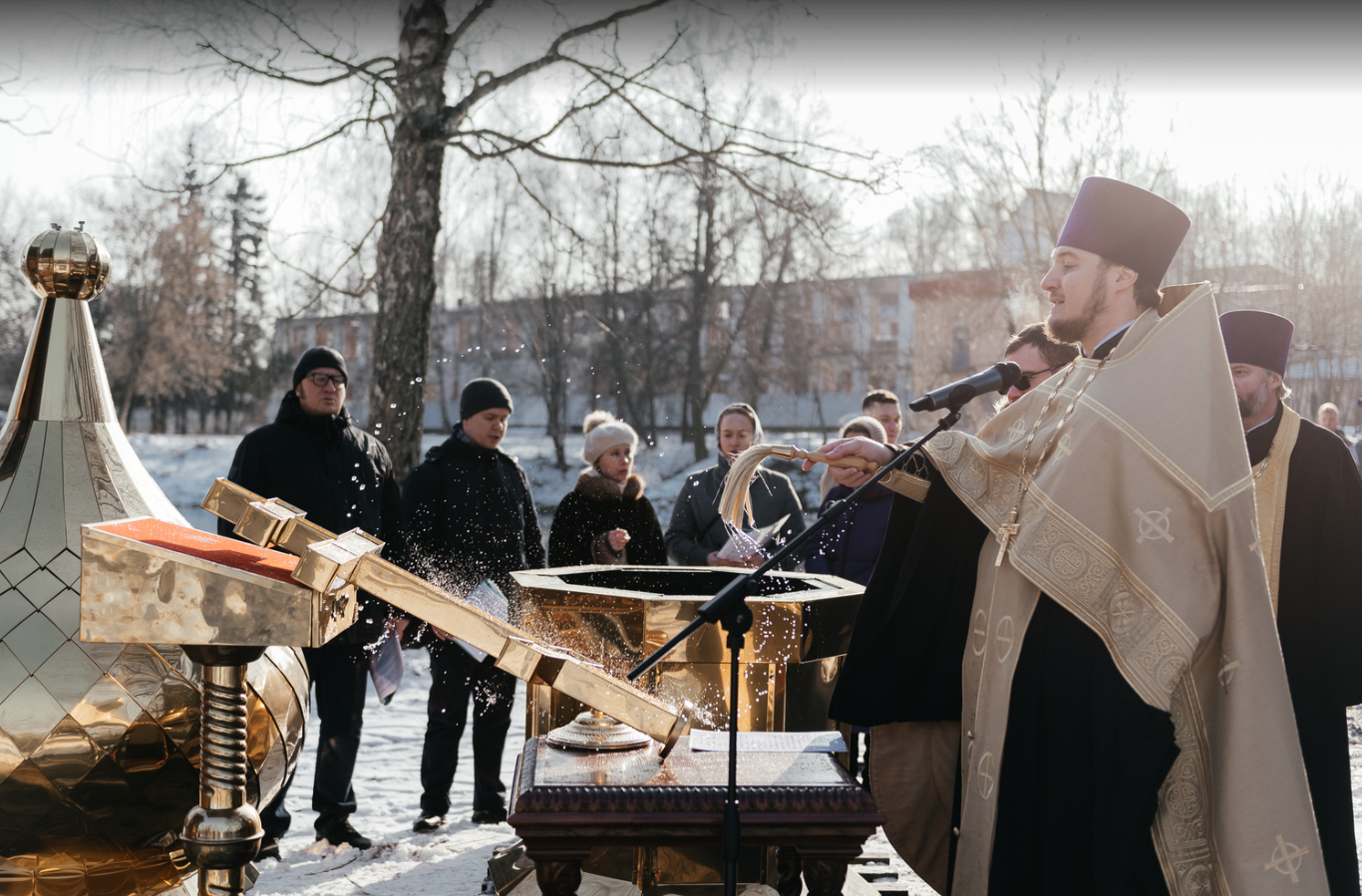 Освящение креста и купола для храма-часовни святого благоверного князя Александра Невского состоялось в подмосковном поселке Черкизово на территории Российского государственного университета туризма и сервиса