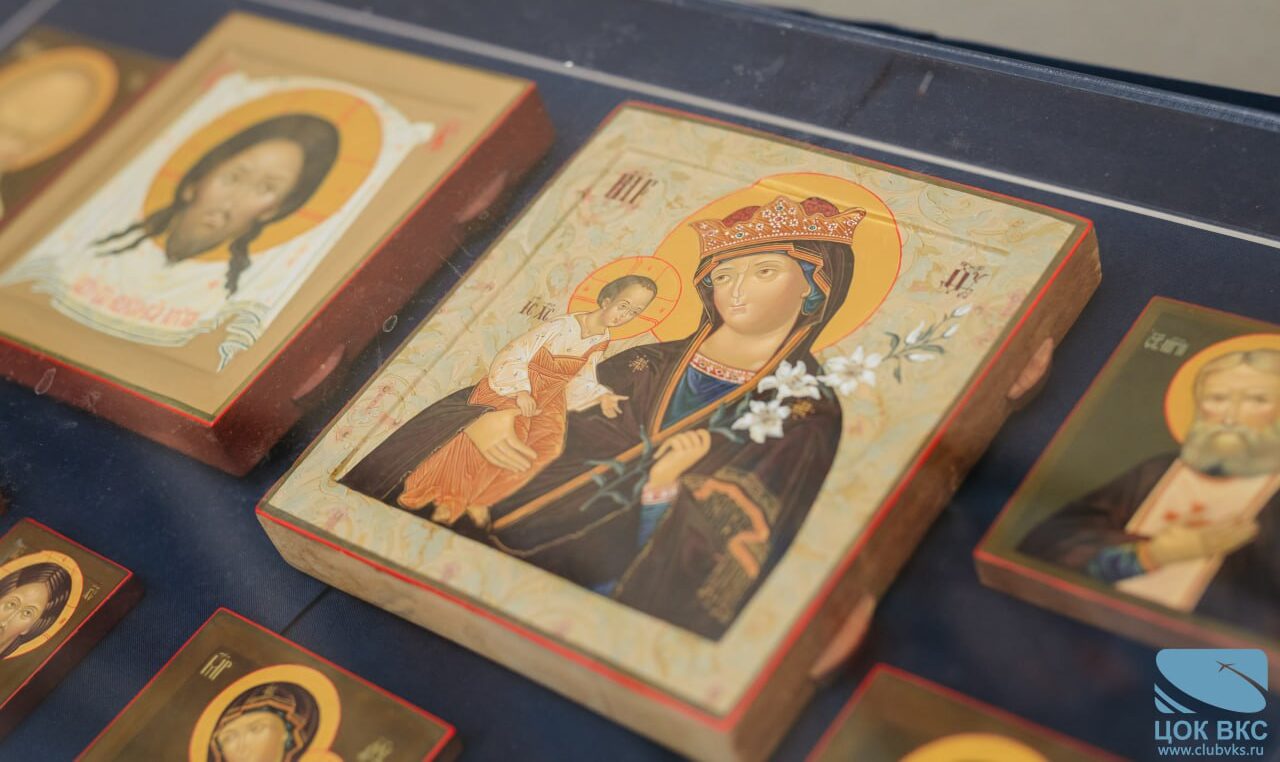 «Маленькие святыни большого подвига: в Москве открылась выставка походных икон Русской армии»
