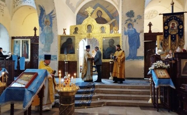 В Марфо-Мариинской обители милосердия в Москве состоялась Литургия для добровольцев