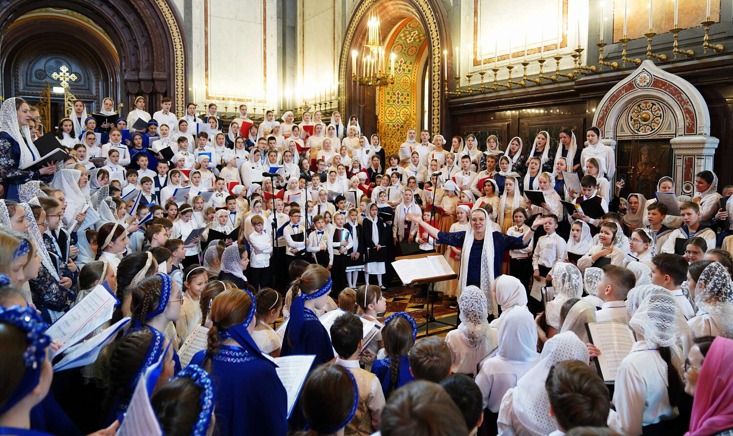 Особая «детская» Литургия состоялась в первое воскресение после Пасхи в Храме Христа Спасителя