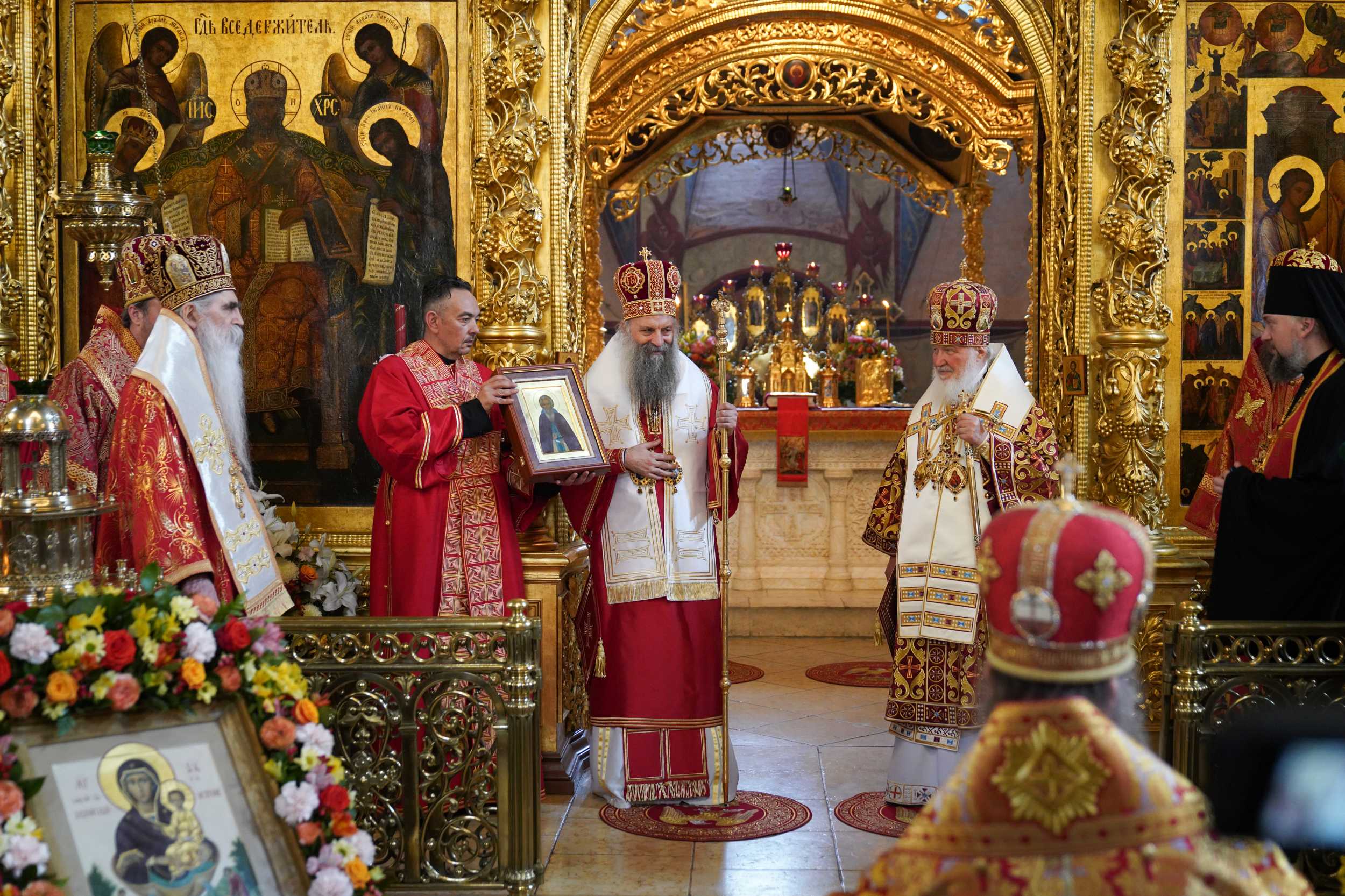 Предстоятели Русской и Сербской Православных Церквей совершили Литургию в Троице-Сергиевой лавре