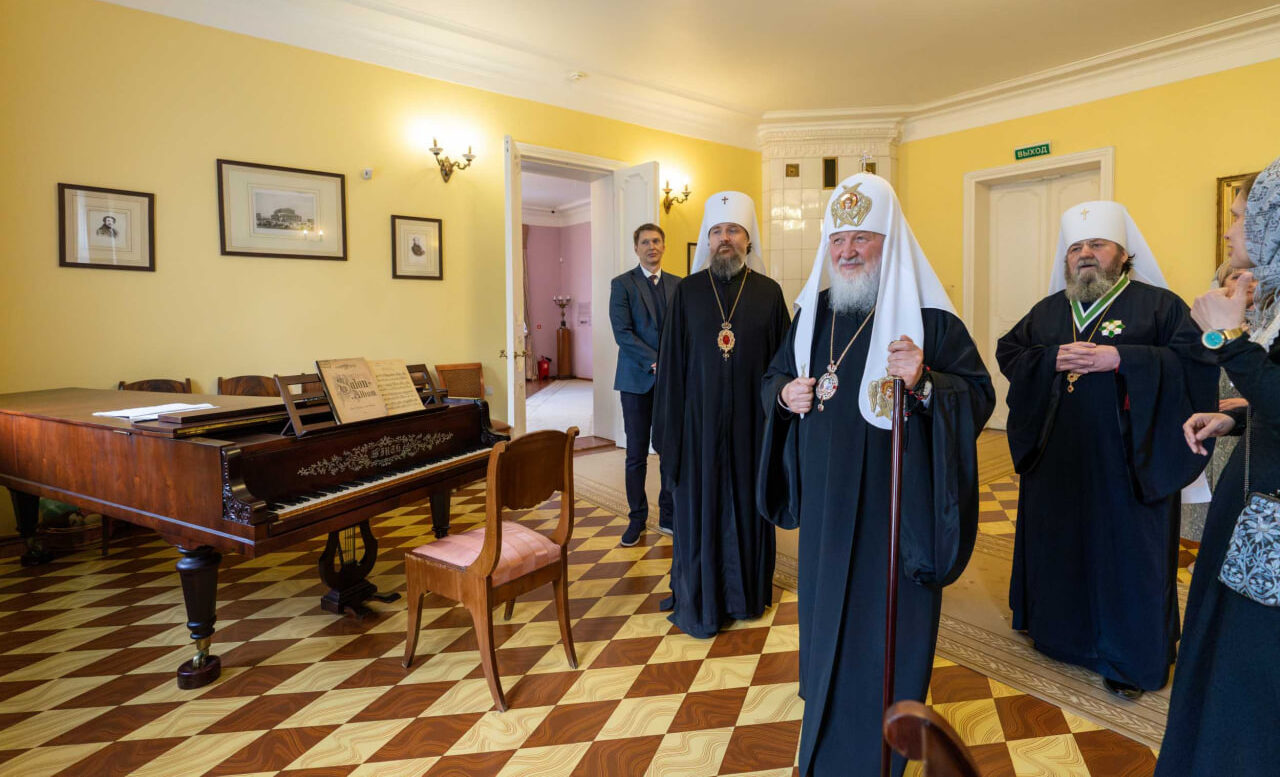 В рамках Первосвятительского визита в Удмуртскую митрополию, Святейший Патриарх Московский и всея Руси Кирилл посетил музей Воткинского завода и музей-усадьбу П.И. Чайковского в Воткинске