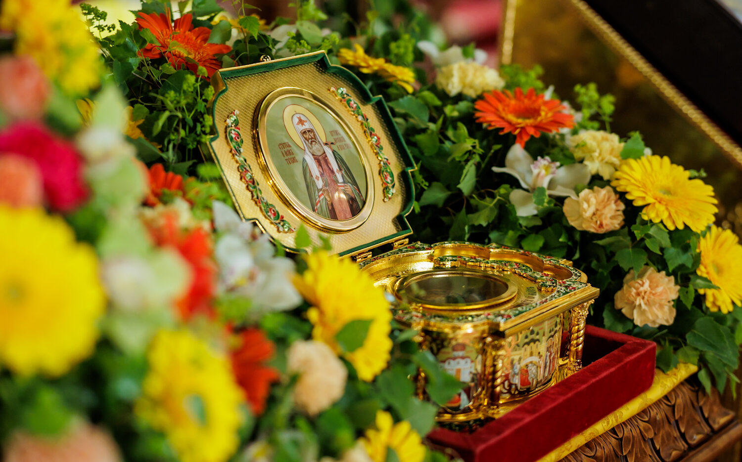 В Екатеринбурге встретили Ковчег с мощами святителя Тихона, Патриарха Московского и всея России