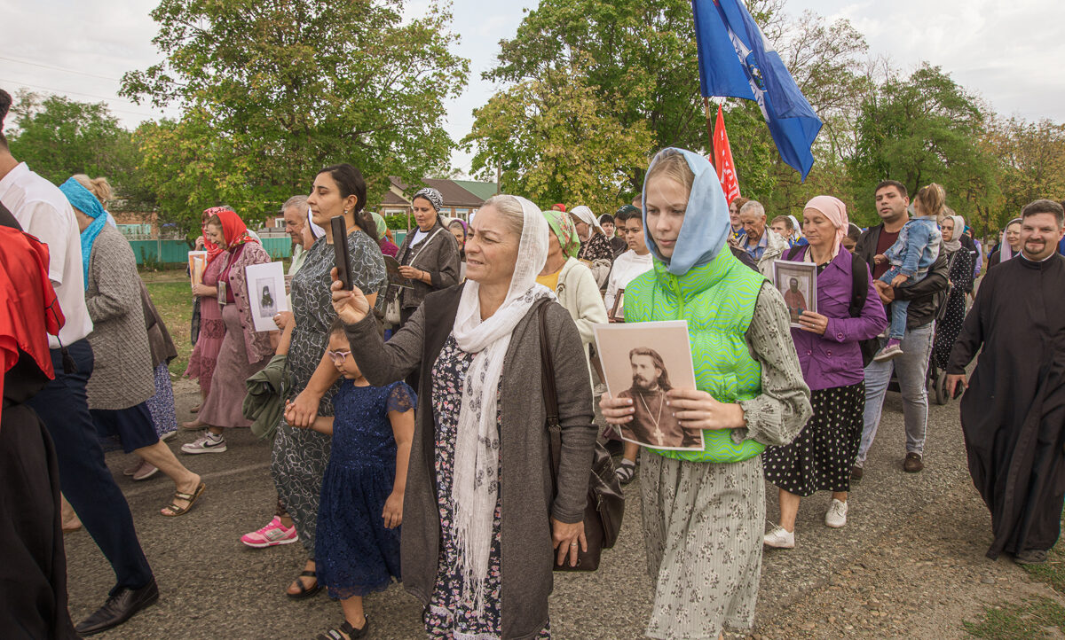 «Практику проведения крестных ходов надо развивать и укреплять. Особенно в Москве» — иерей Александр Волков