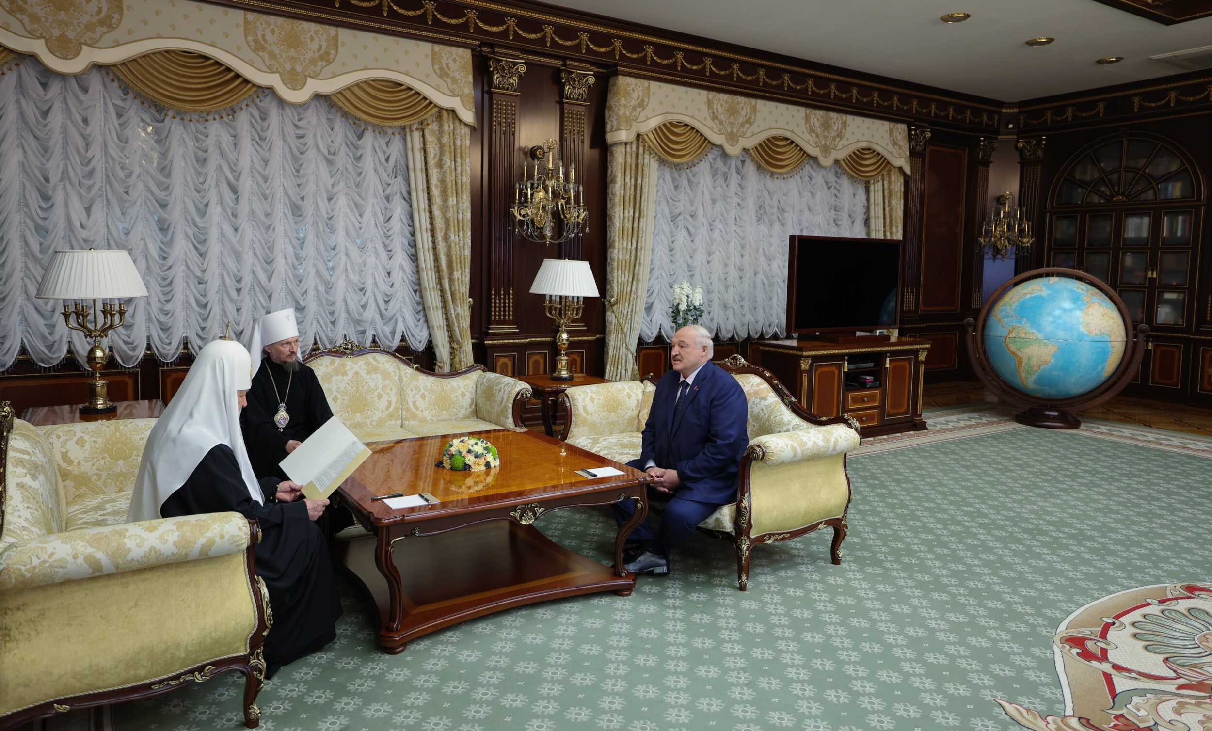 Патриарх Кирилл наградил президента Белоруссии орденом святого князя Даниила Московского I степени