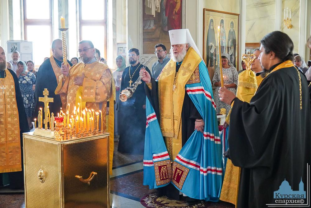Во всех храмах и монастырях Курской митрополии совершены заупокойные богослужения