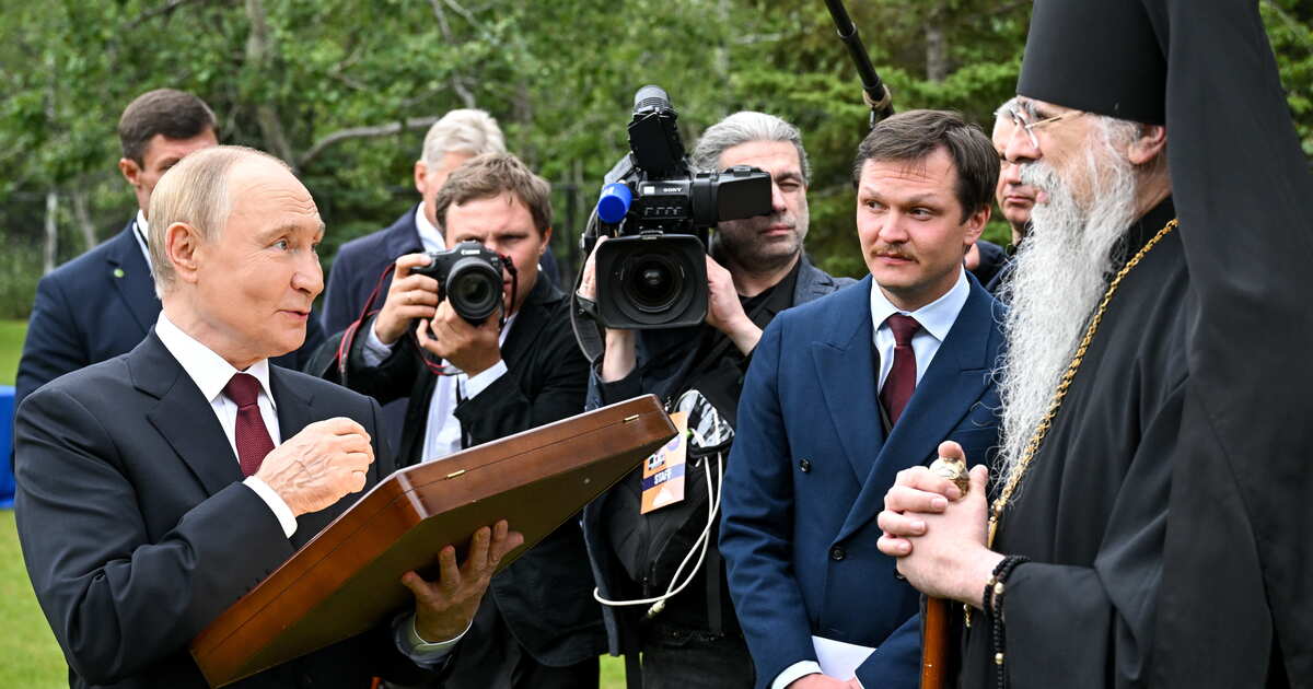 Секретарь архиепископа Ситкинского и Аляскинского Алексия рассказал об иконах, которыми обменялись Владыка и Президент