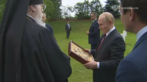 Владимир Путин после переговоров с американским лидером на Аляске встретился с архиепископом Ситкинским и Аляскинским Алексием