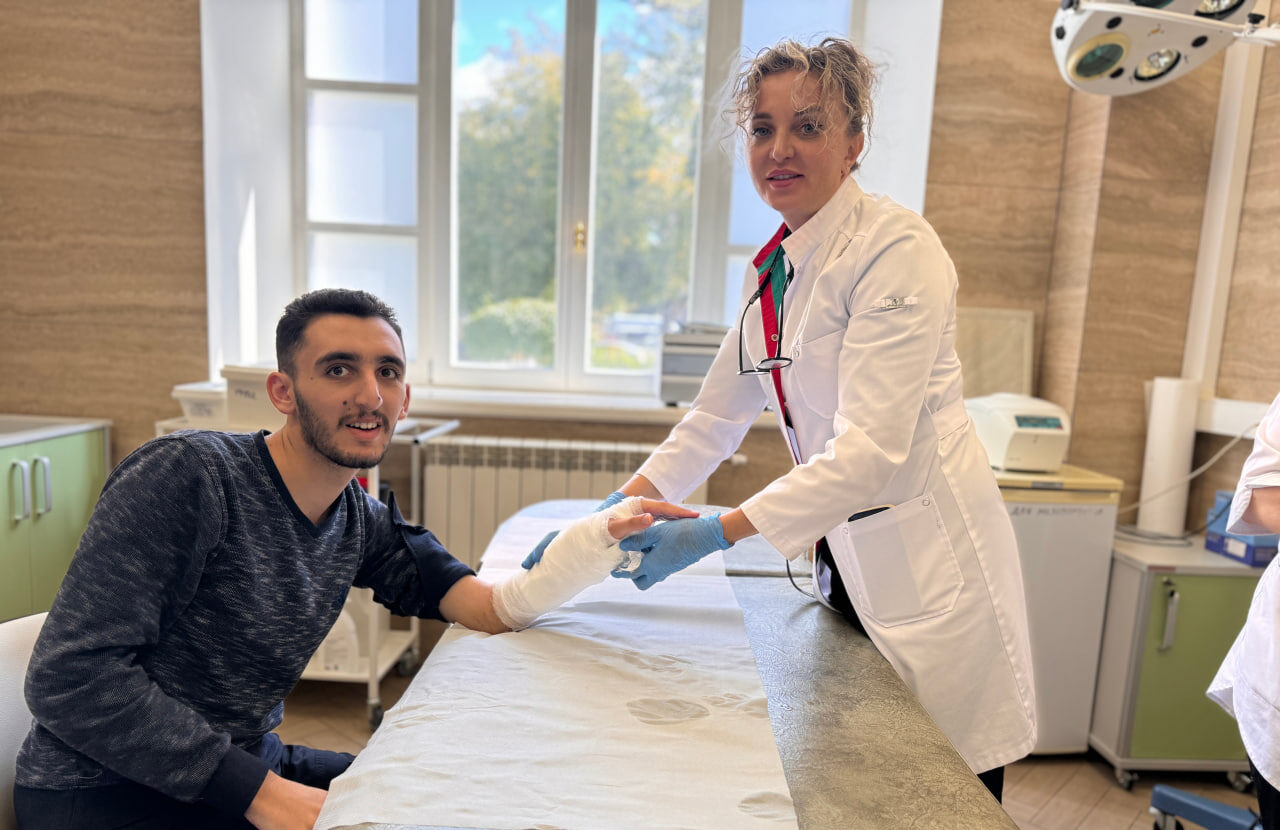 Сирийскому юноше, пострадавшему в теракте в православном храме, сделали операцию в Больнице Святителя Алексия