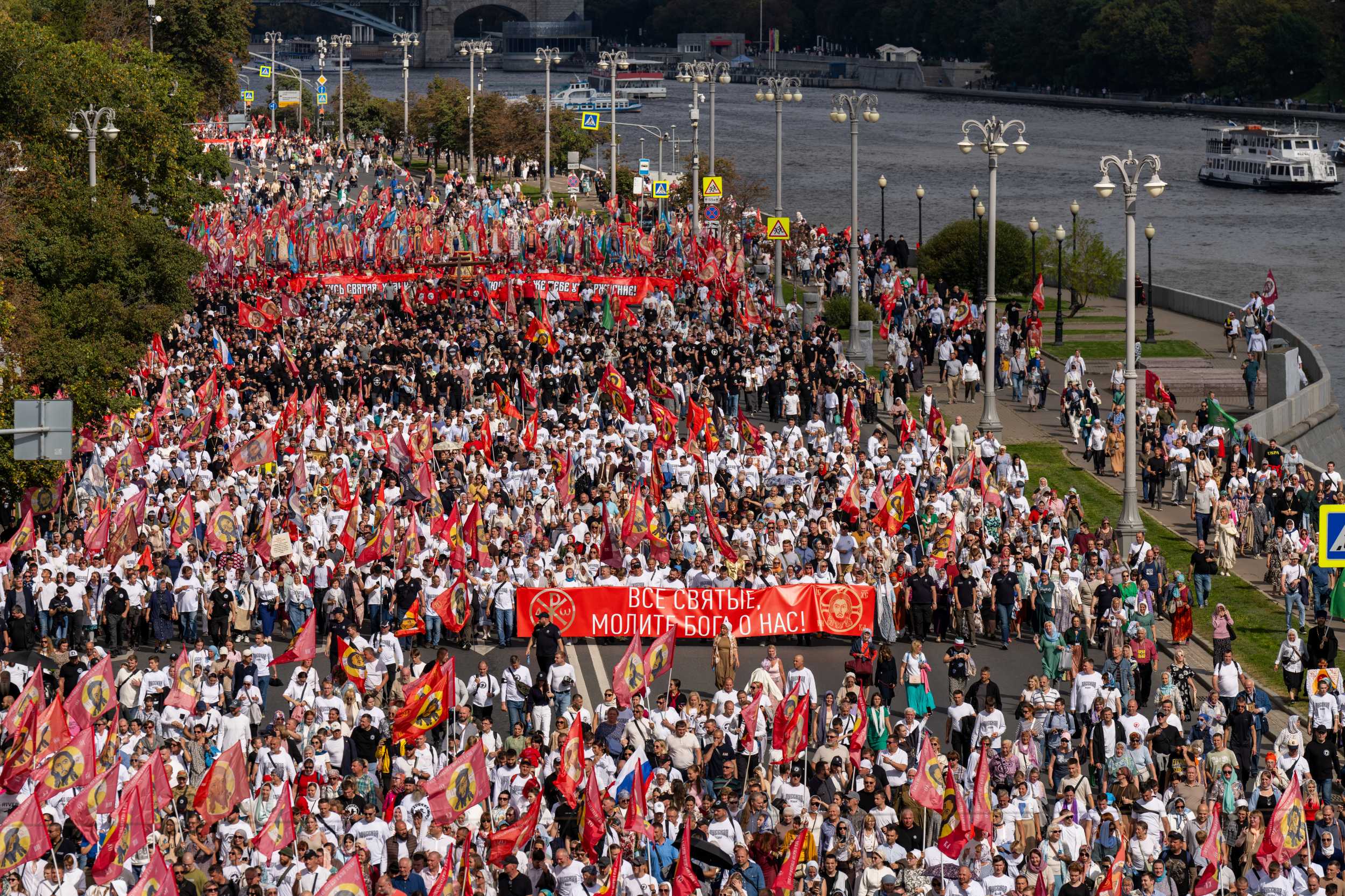 Тысячи крестоходцев объединил Общемосковский Крестный ход 7 сентября