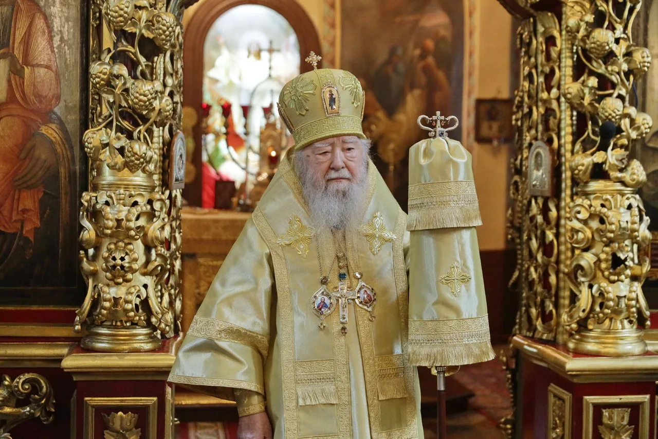 Патриарх Кирилл поздравил митрополита Ювеналия (Пояркова) с 90-летием со дня рождения