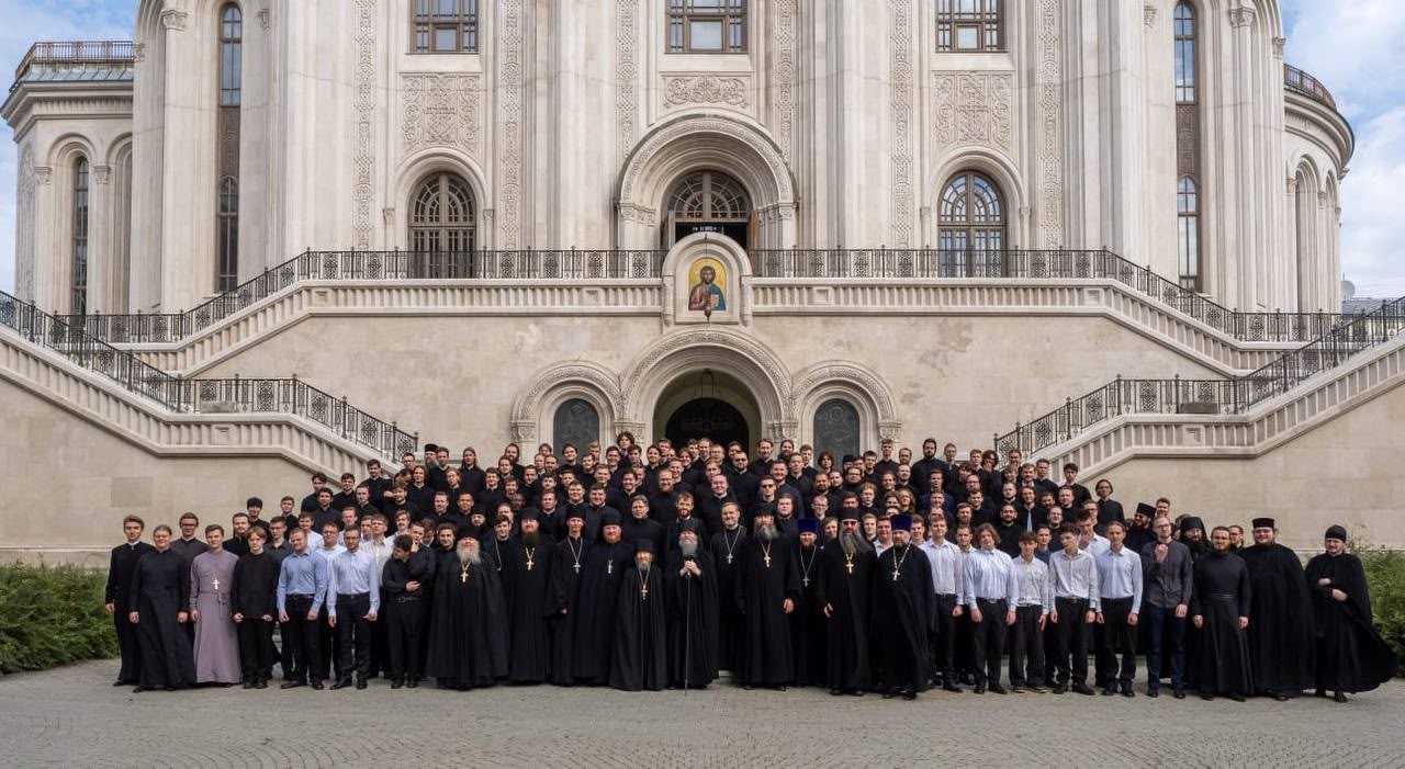 Патриарх Кирилл поздравил ректоров, преподавателей, наставников и студентов духовных учебных заведений с началом нового учебного года