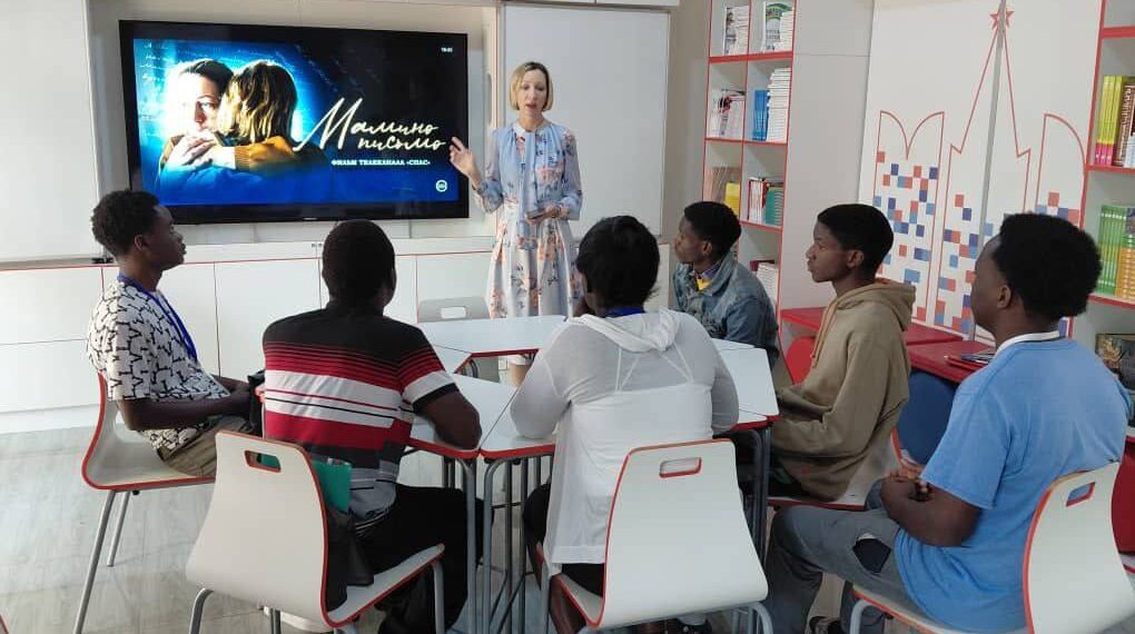 В Русском доме в столице Замбии стартовала программа православного кино от телеканала «СПАС»