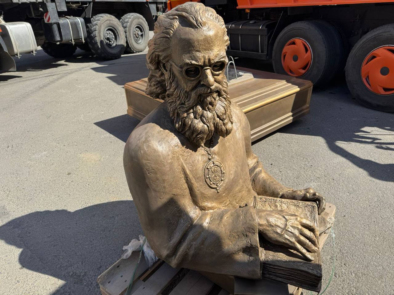 Павел Астахов принял участие в установке памятника Святителю Луке Крымскому — в Горловке Донецкой Народной Республики