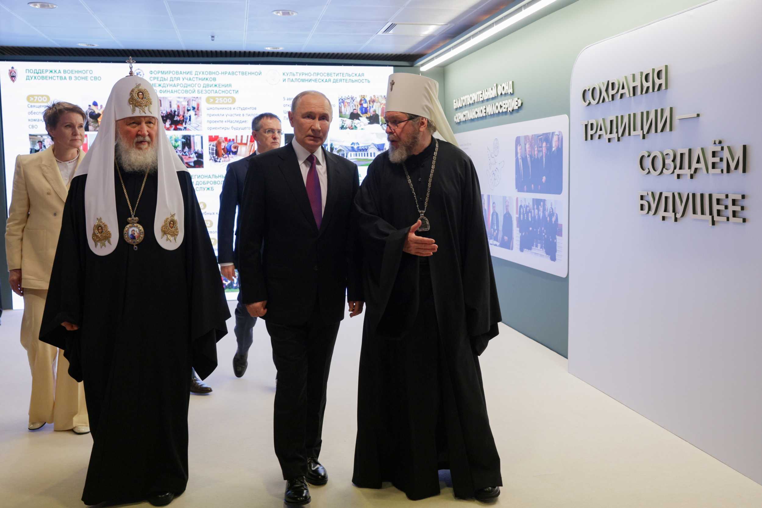 Президент России В.В. Путин и Святейший Патриарх Кирилл посетили выставку-форум «Православная Русь — к Дню народного единства»