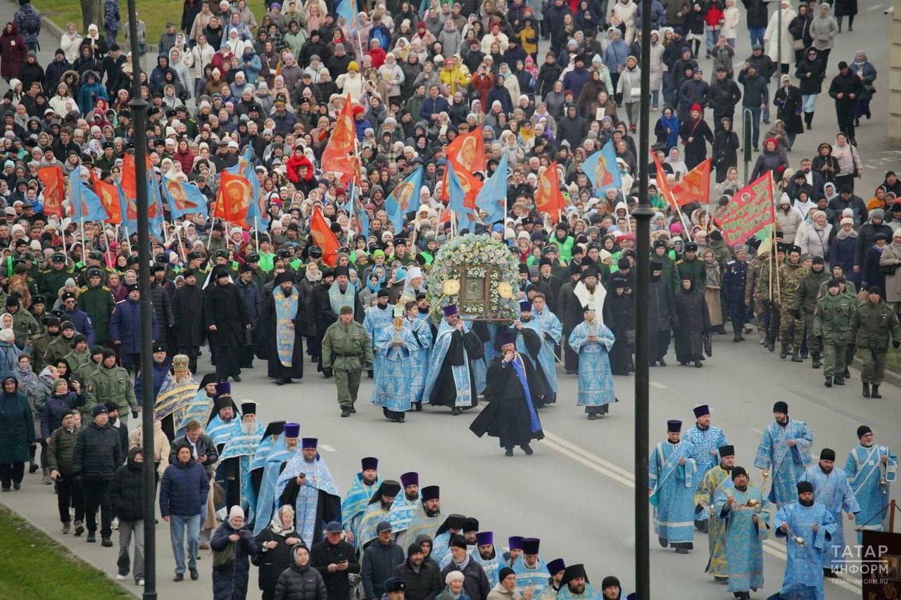 Россия прошла крестными ходами в День народного единства