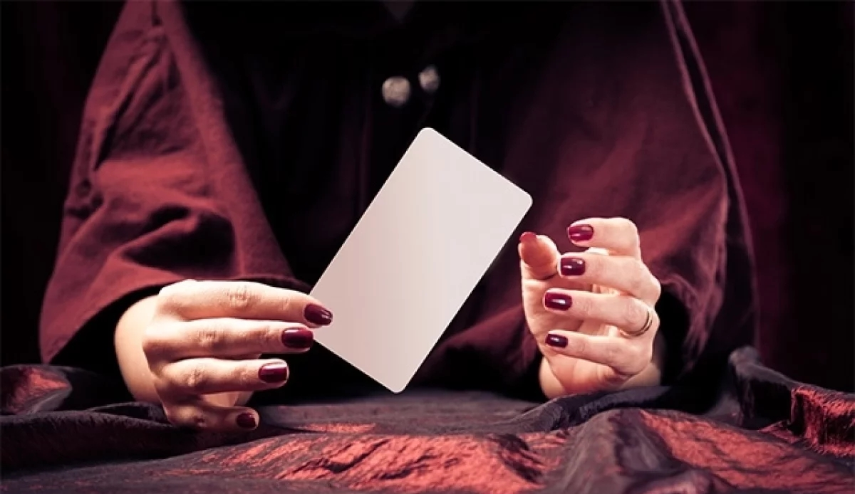 Законопроект о запрете рекламы эзотерических услуг снова внесут в Госдуму после того, как эту тему на «Итогах года» с Владимиром Путиным поднял телеканал «СПАС»