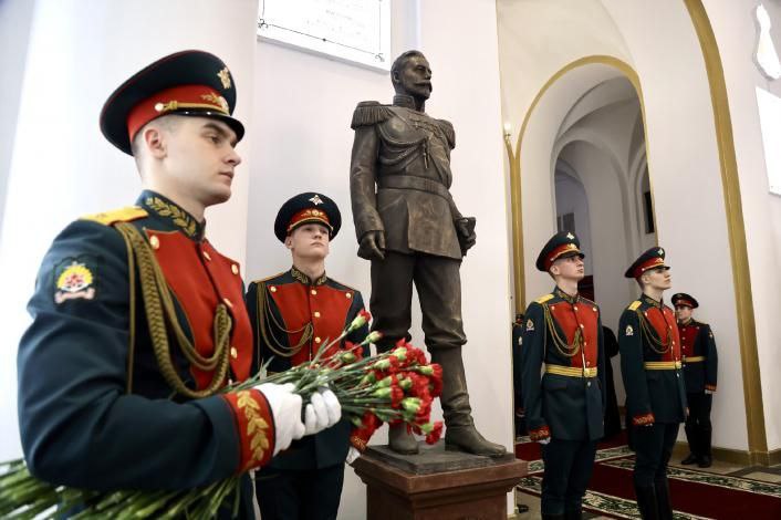 В стенах Военной академии материально-технического обеспечения имени генерала А.В. Хрулёва, состоялась торжественная церемония открытия памятников Государю Императору Николаю II и генералу Николаю Ивановичу Соловьеву