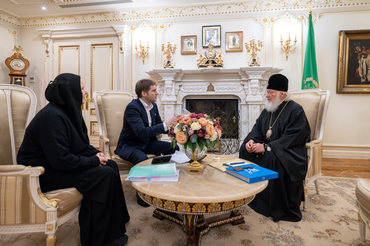 Святейший Патриарх Кирилл встретился с руководством Фонда православного телевидения