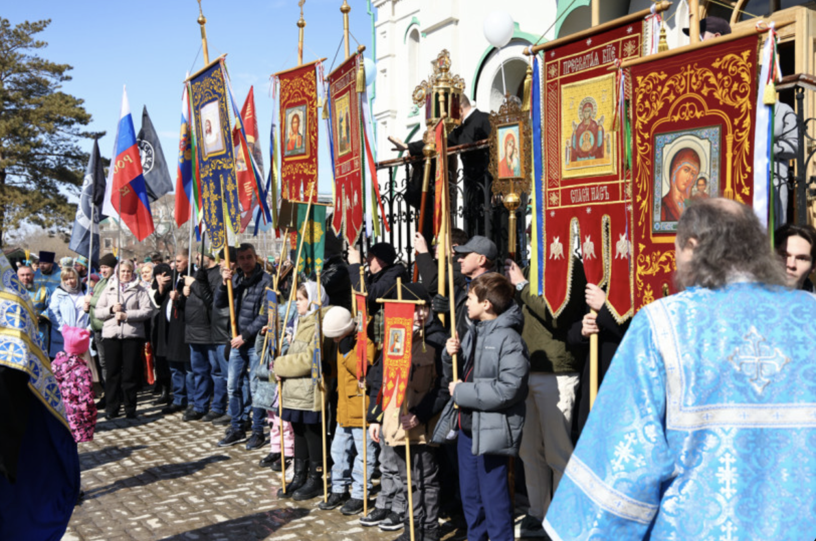 Крестный ход в честь Албазинской иконы Божией Матери объединил более тысячи амурчан