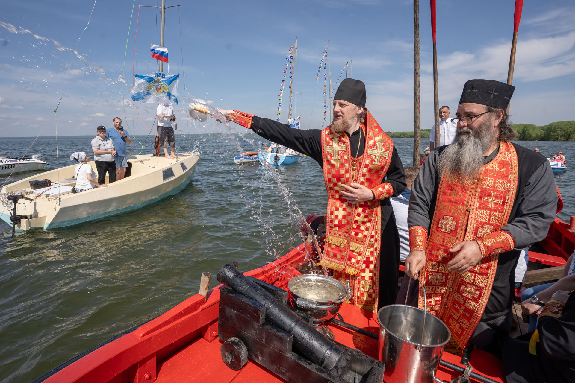 Крестный ход по водам Плещеева озера состоялся в память о чудесном спасении Евфросинии Московской и ее детей