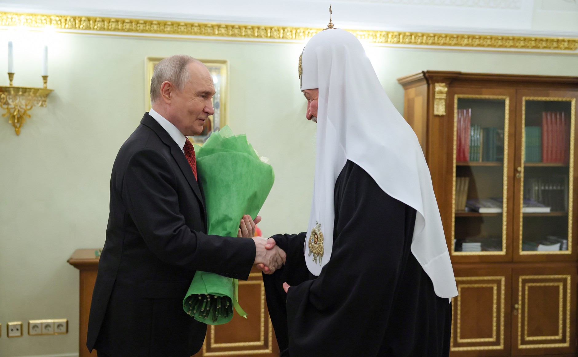 Владимир Путин поздравил Патриарха Московского и всея Руси Кирилла с Днём тезоименитства